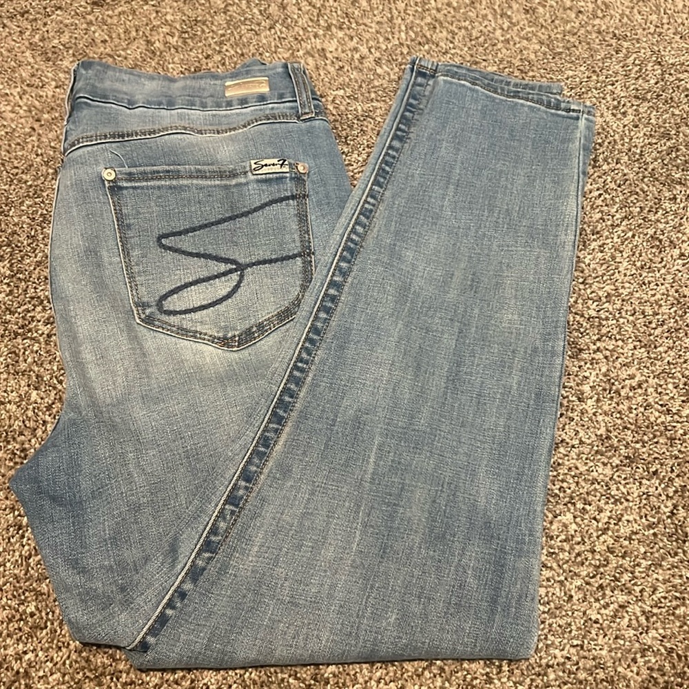 Seven7 jeans distressed and stretchy